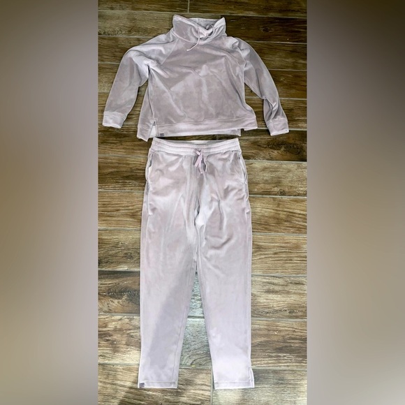 Barefoot Dreams Chicluxe set Funnel neck pullover and pants - Picture 1 of 4